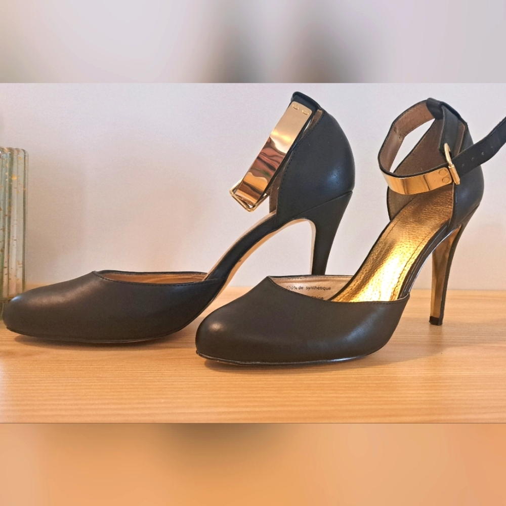 Diba Size 10 High Heeled Shoes Black and Gold